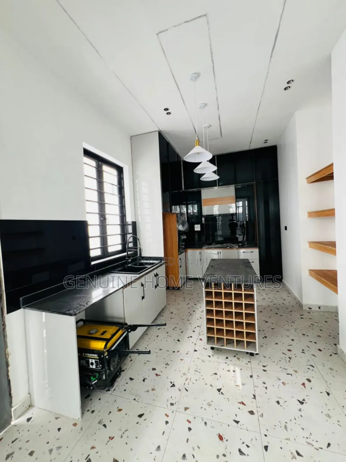 4bdrm Duplex in Orchid, Chevron for sale in Chevron