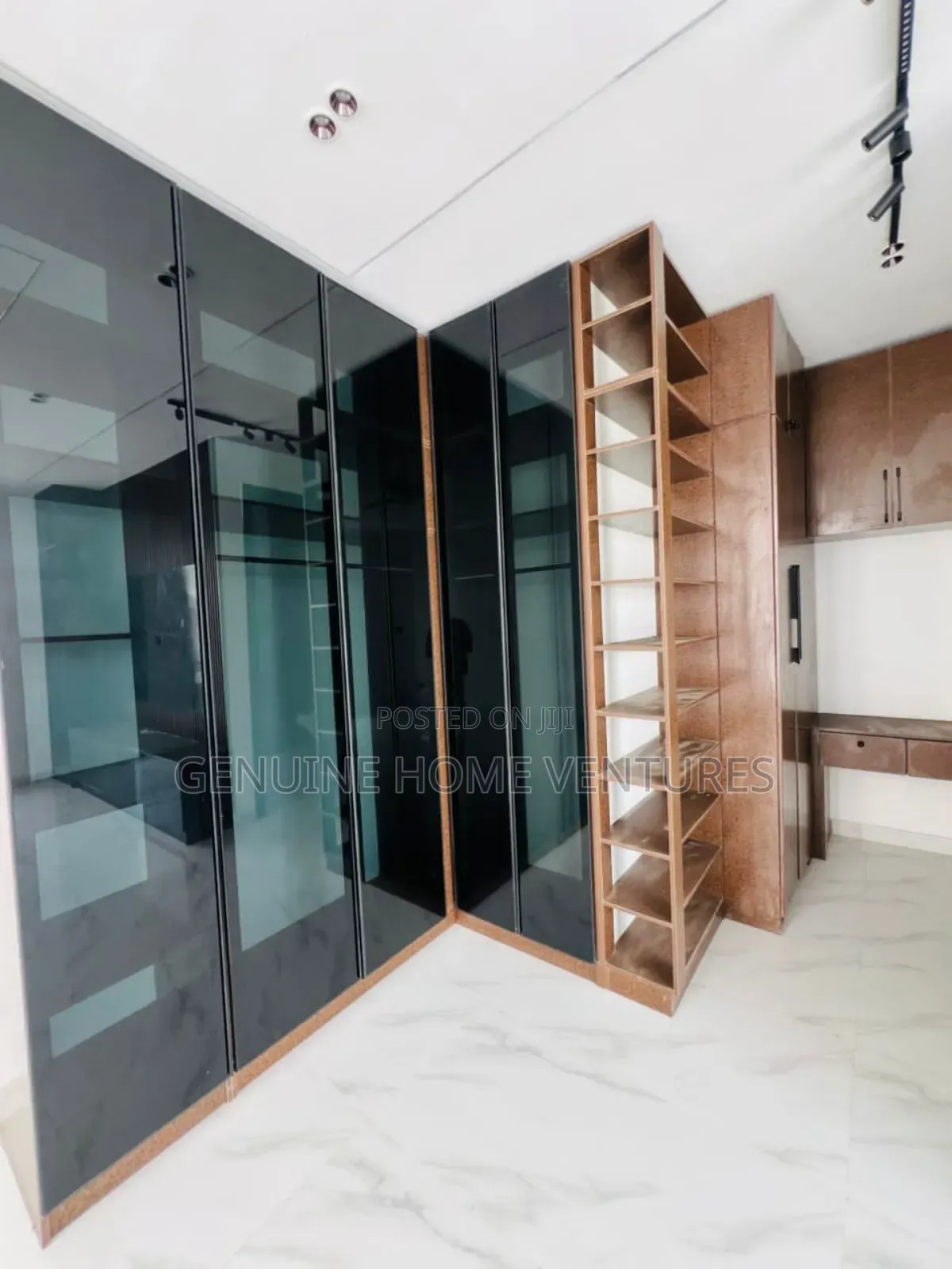 4bdrm Duplex in Orchid, Chevron for sale in Chevron