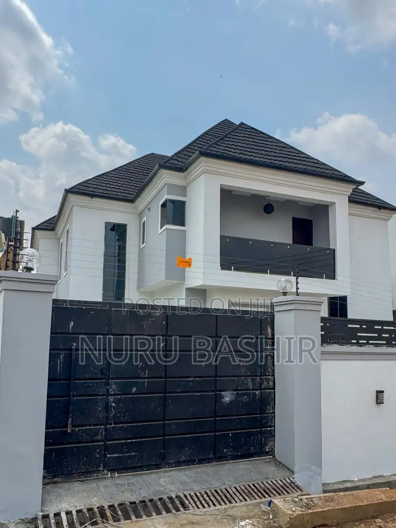 4bdrm Duplex in Zoe Oluyole Estate for sale in Oluyole Estate