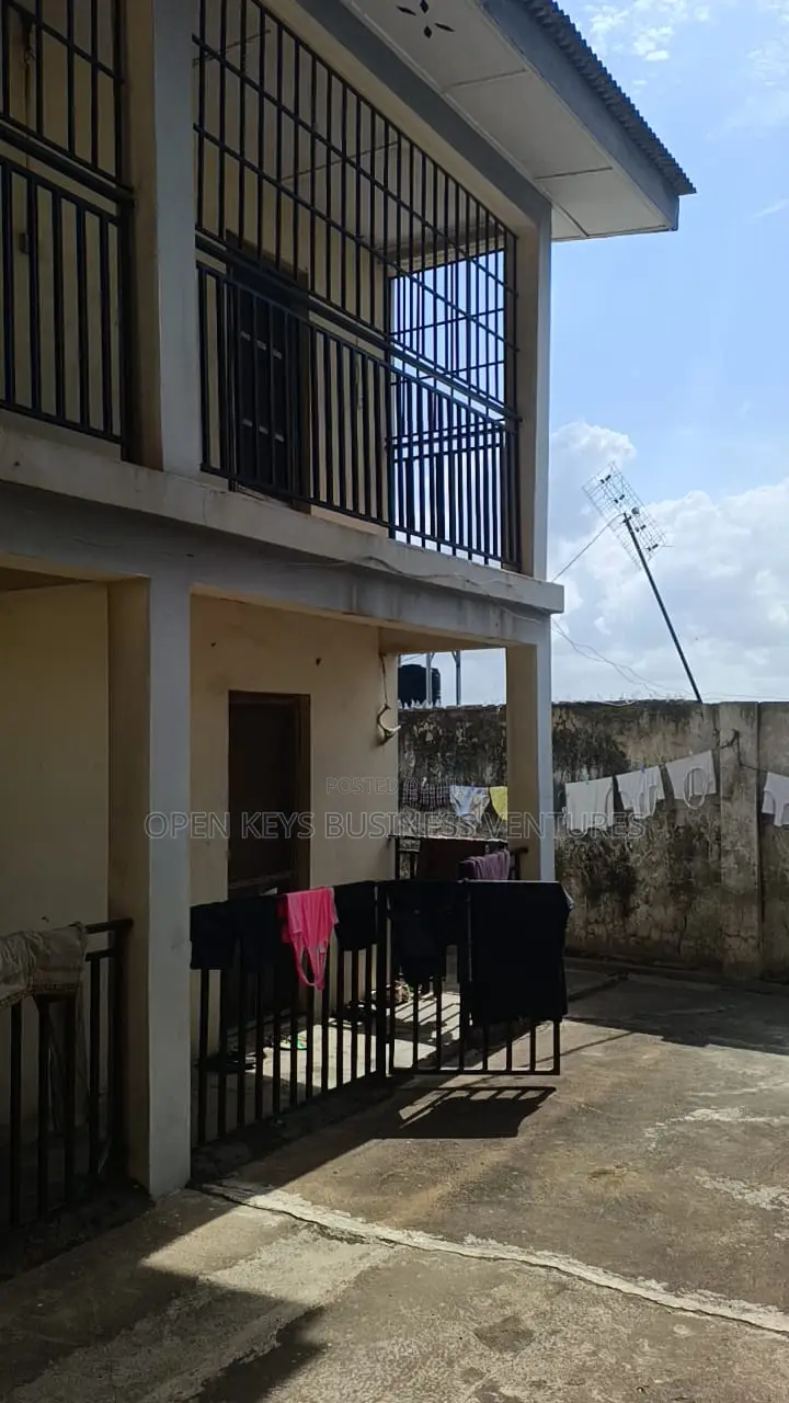 3bdrm House in Kufeyiji, Agodi for sale in Agodi