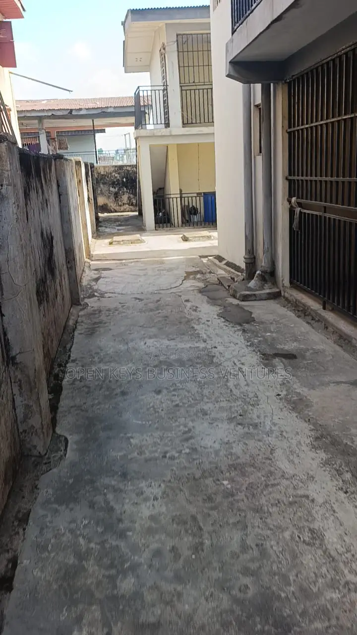 3bdrm House in Kufeyiji, Agodi for sale in Agodi