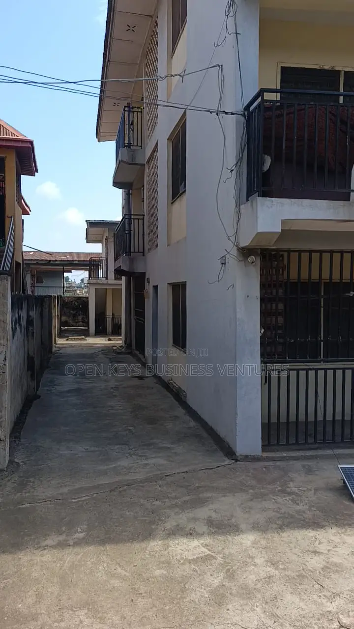 3bdrm House in Kufeyiji, Agodi for sale in Agodi