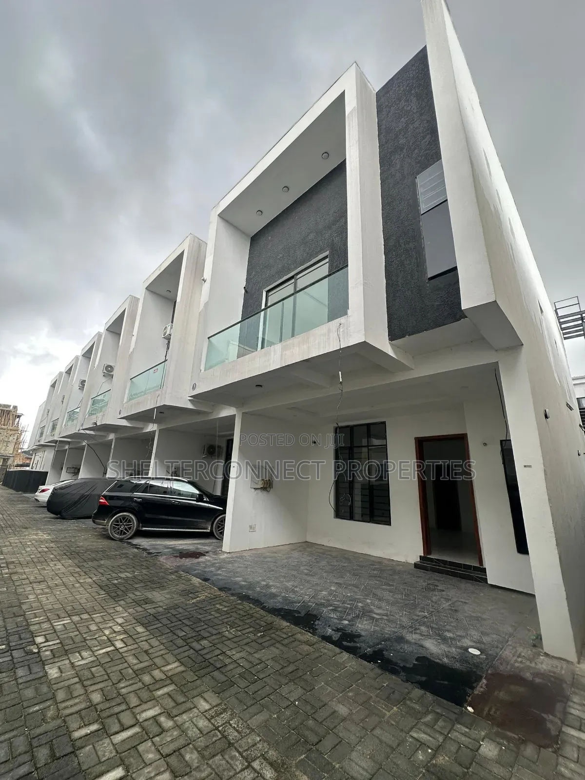 4bdrm Duplex in Ikota for sale in Ikota