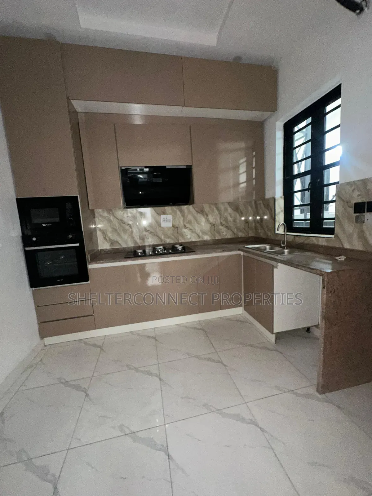 4bdrm Duplex in Ikota for sale in Ikota