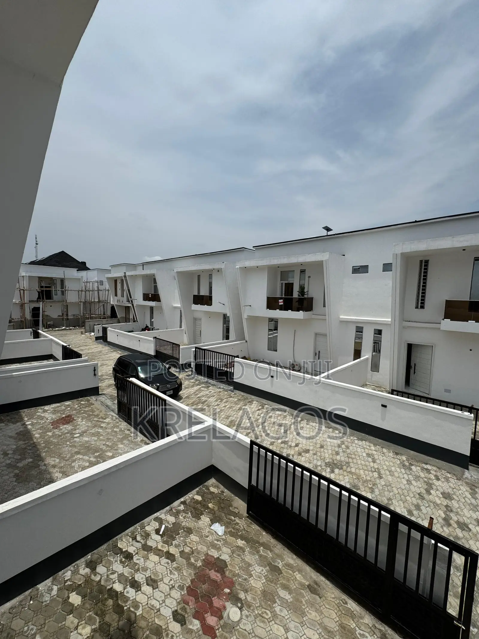 4bdrm Duplex in Ikota for sale in Ikota