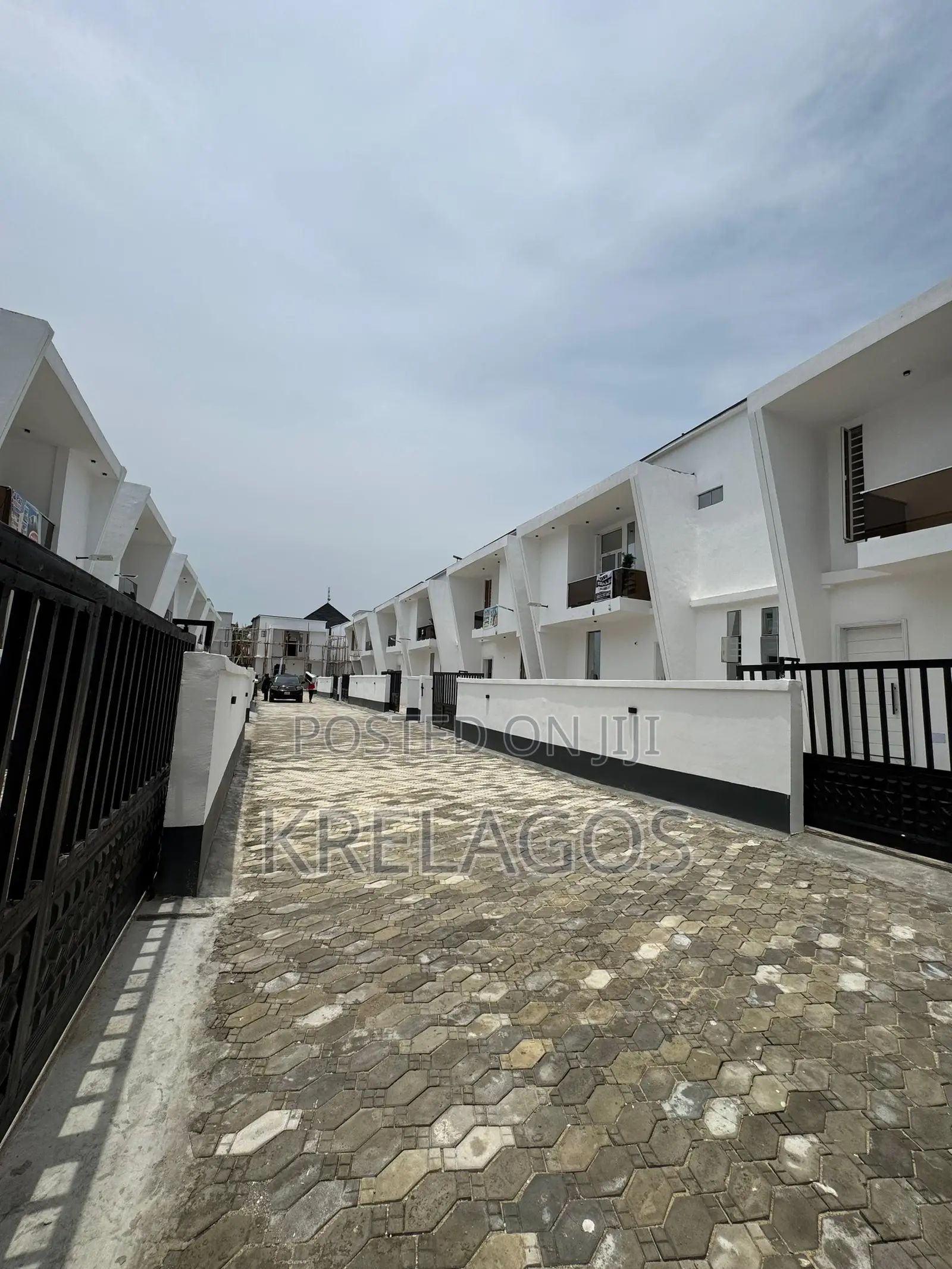 4bdrm Duplex in Ikota for sale in Ikota