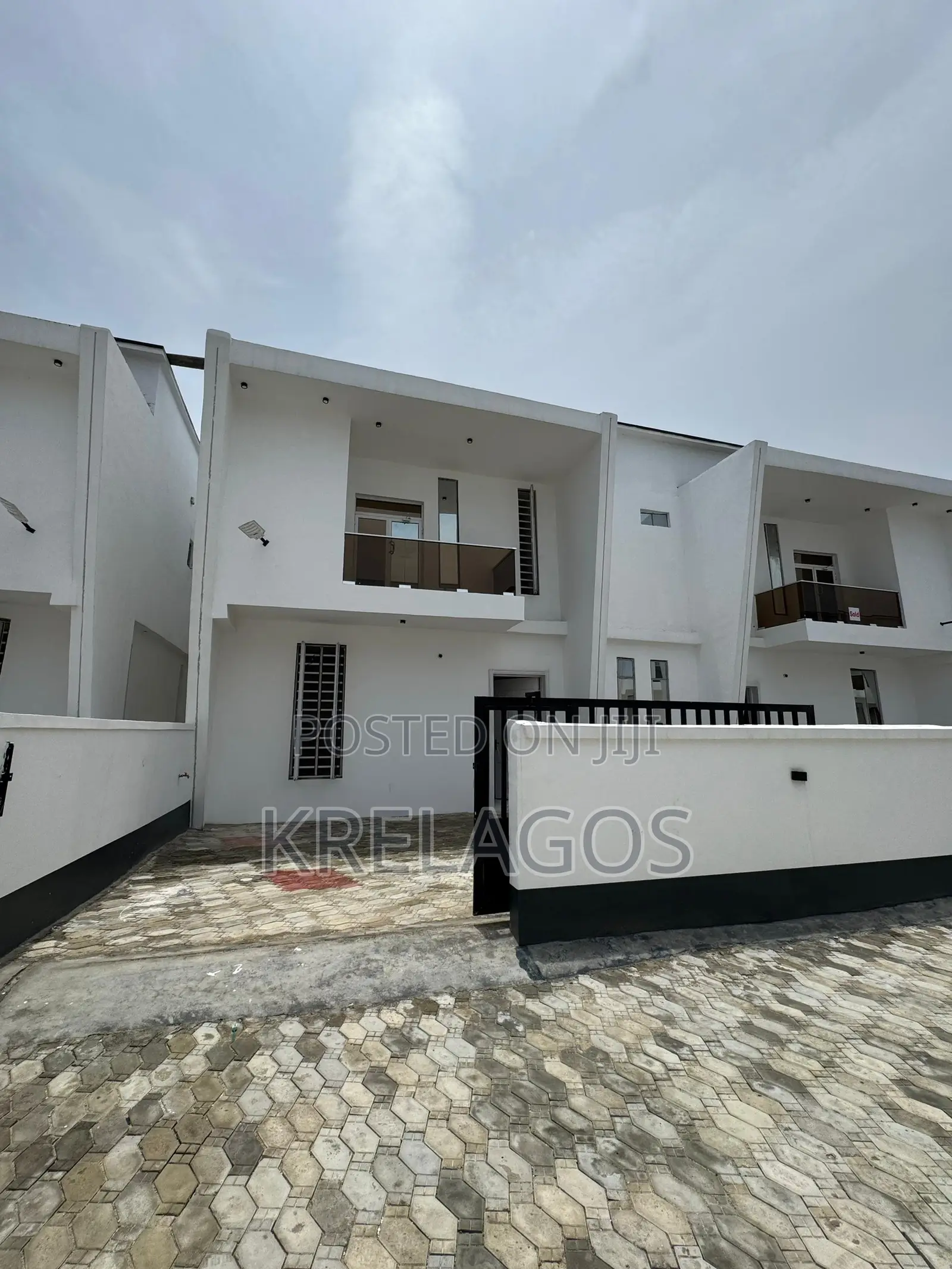 4bdrm Duplex in Ikota for sale in Ikota