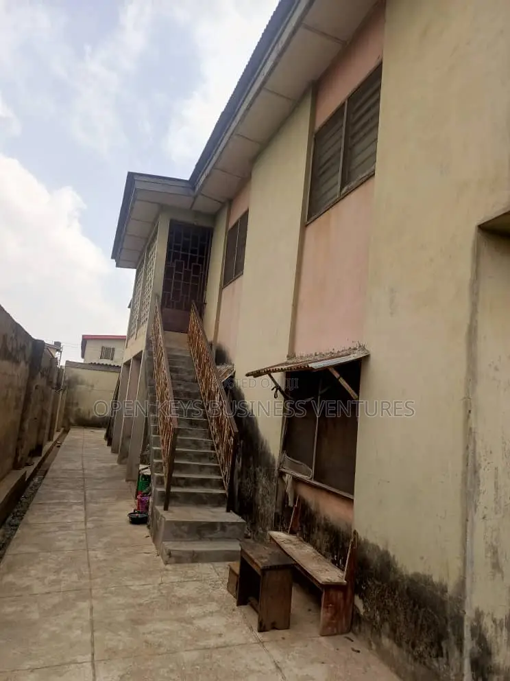 3bdrm House in Aromolaran, Agodi for sale in Agodi