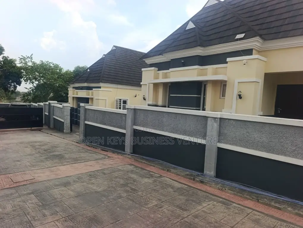 3bdrm Bungalow in Airforce, Bashorun, Akobo for sale in Akobo