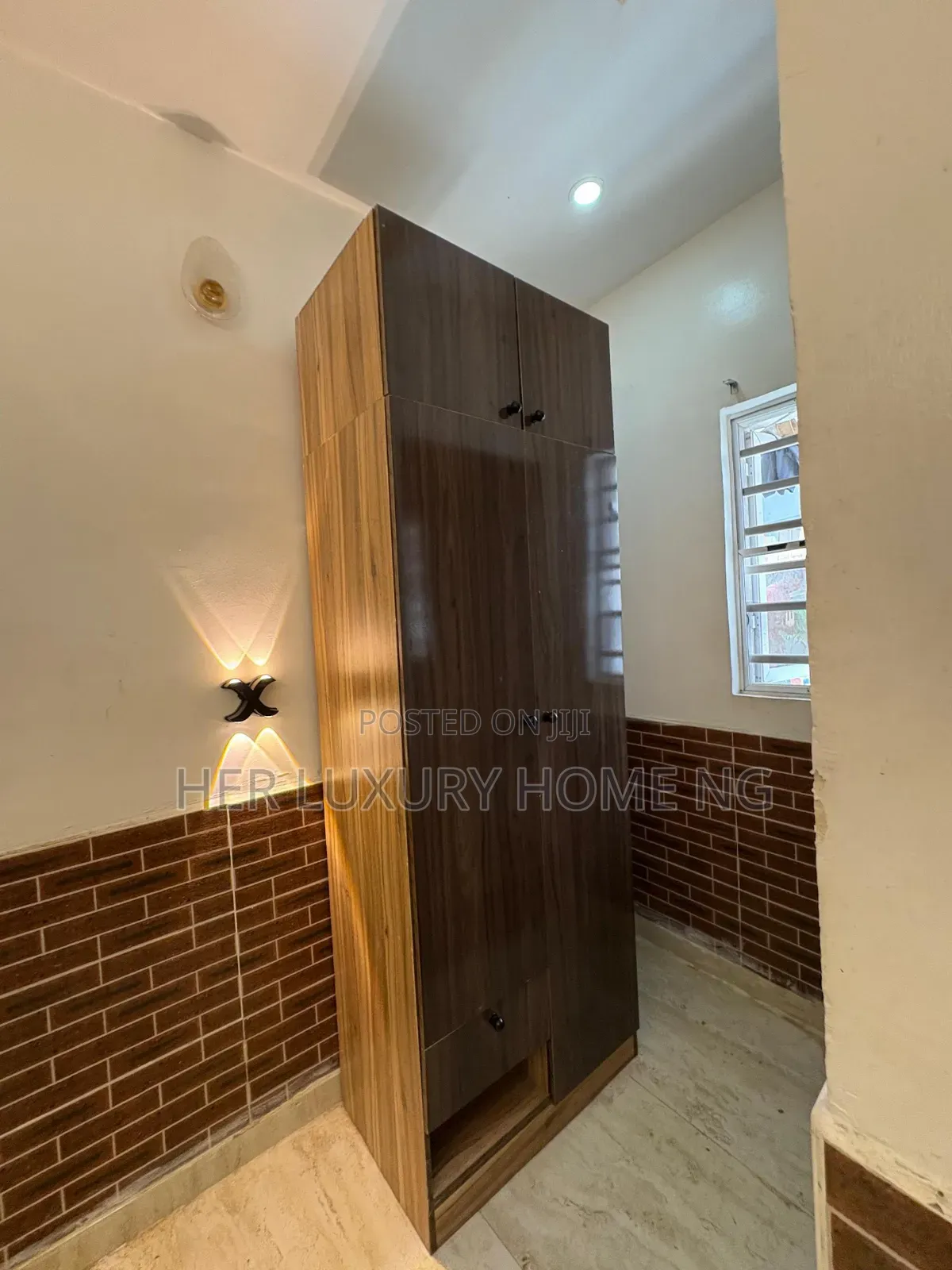 Mini Flat in Chevron for rent in Chevron