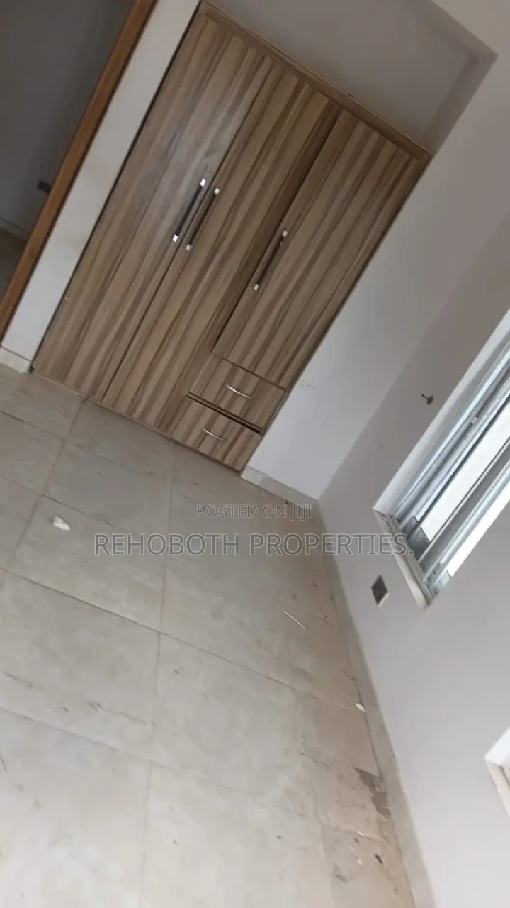 4bdrm Duplex in Jericho for rent in Jericho
