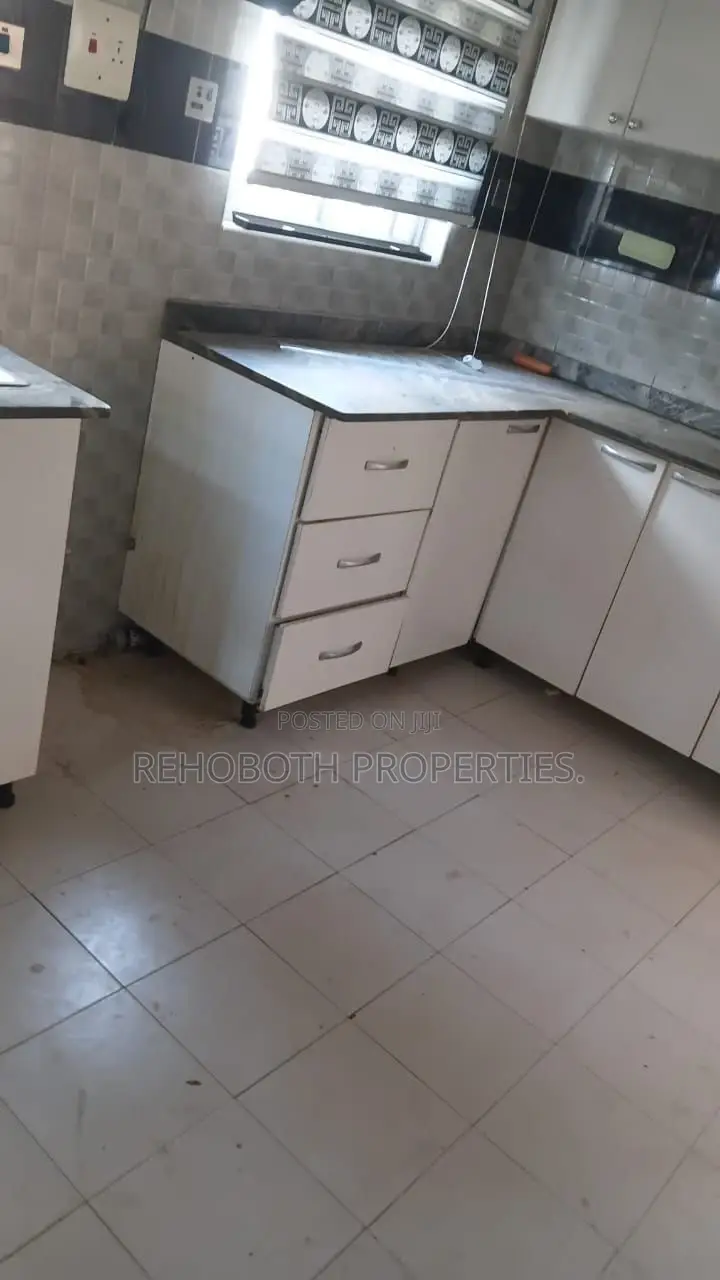4bdrm Duplex in Jericho for rent in Jericho
