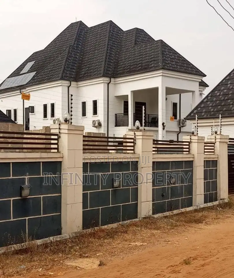5bdrm Duplex in Guobadia, Benin City for sale in Benin City