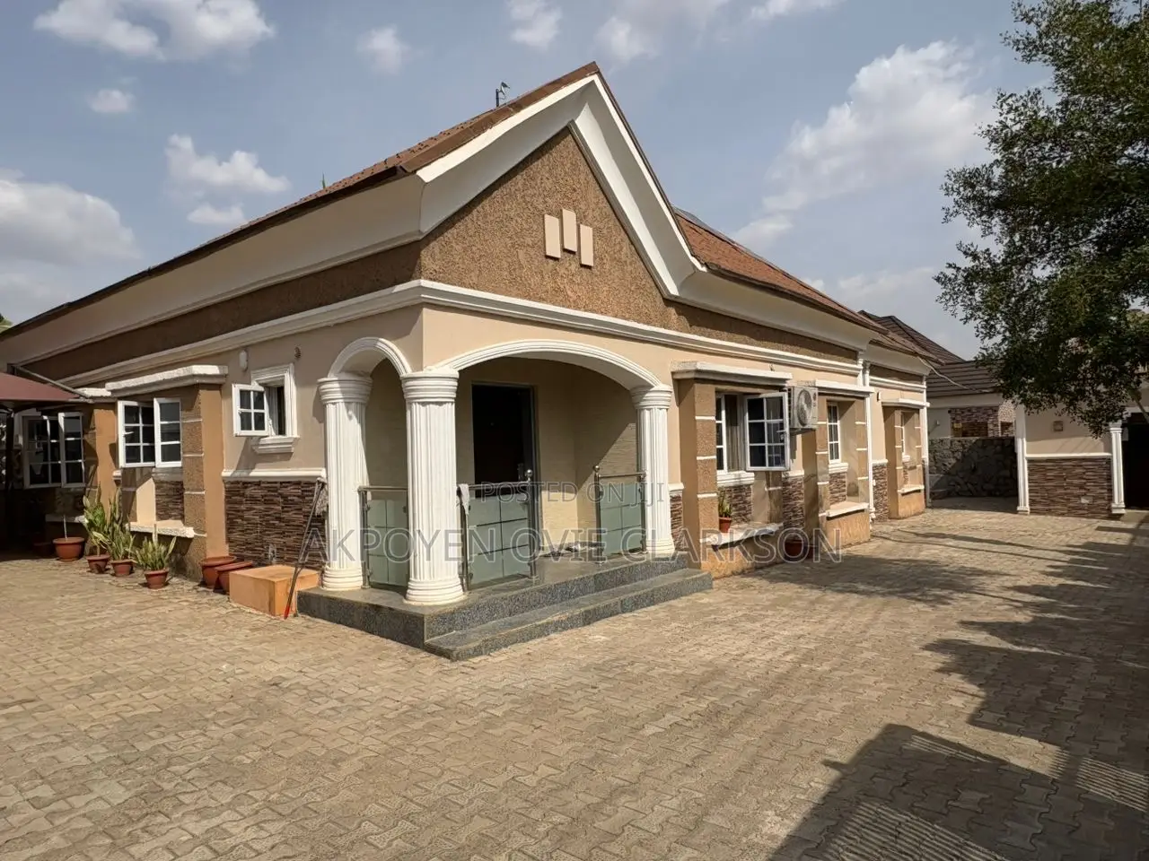5bdrm Bungalow in Life Camp for sale in Life Camp