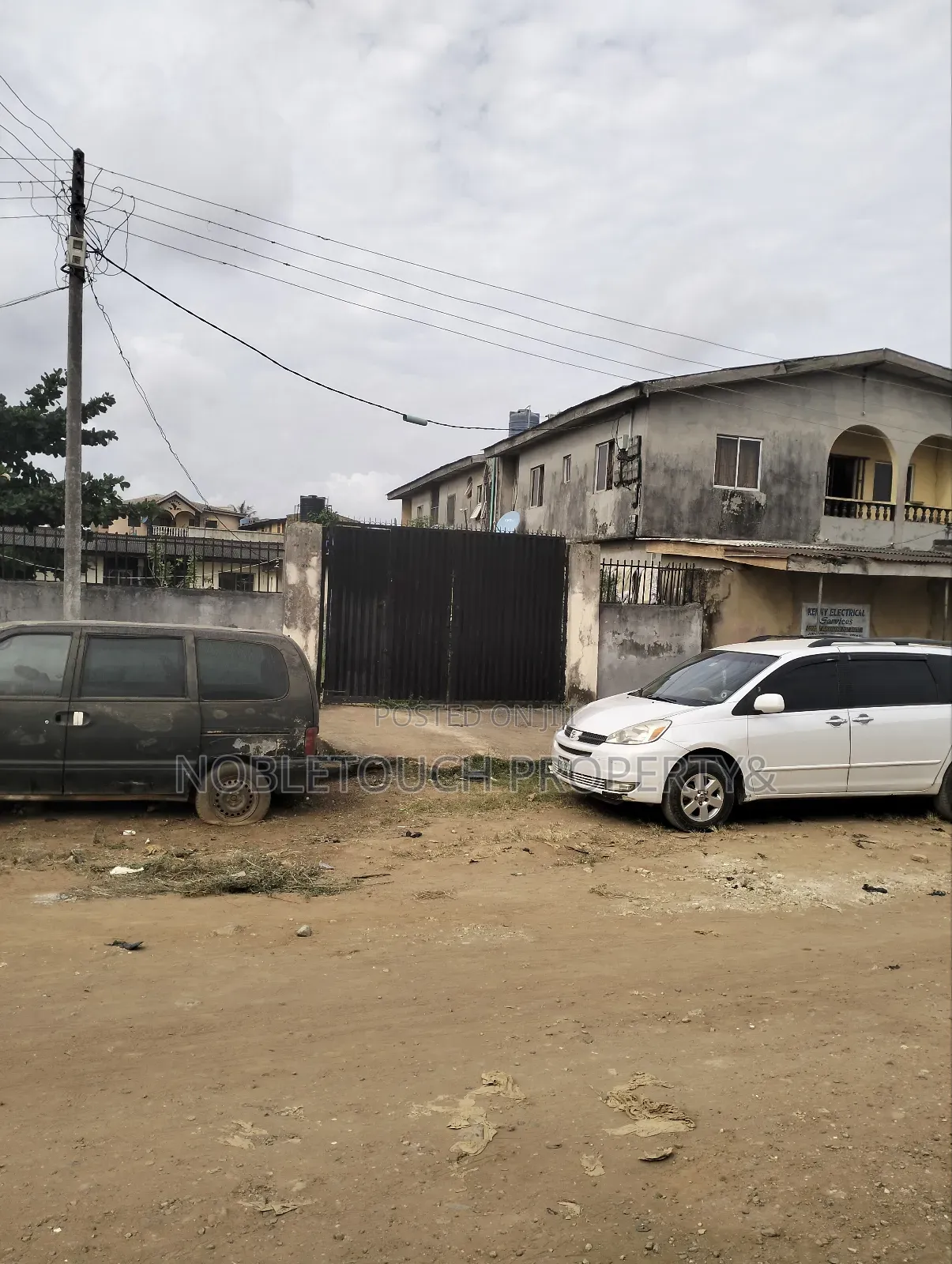 3bdrm Block of Flats in Ikotun Idimu Lagos, Iseri Olofin for sale in Iseri Olofin