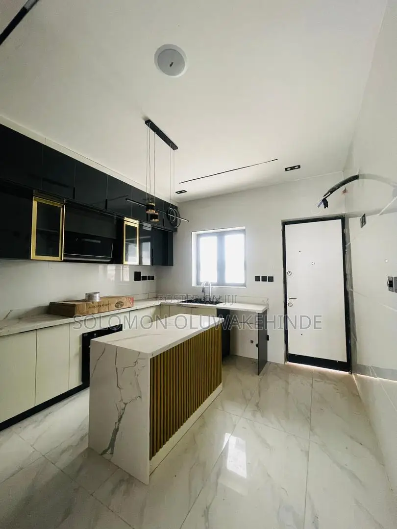4bdrm Duplex in Ikate for sale in Ikate