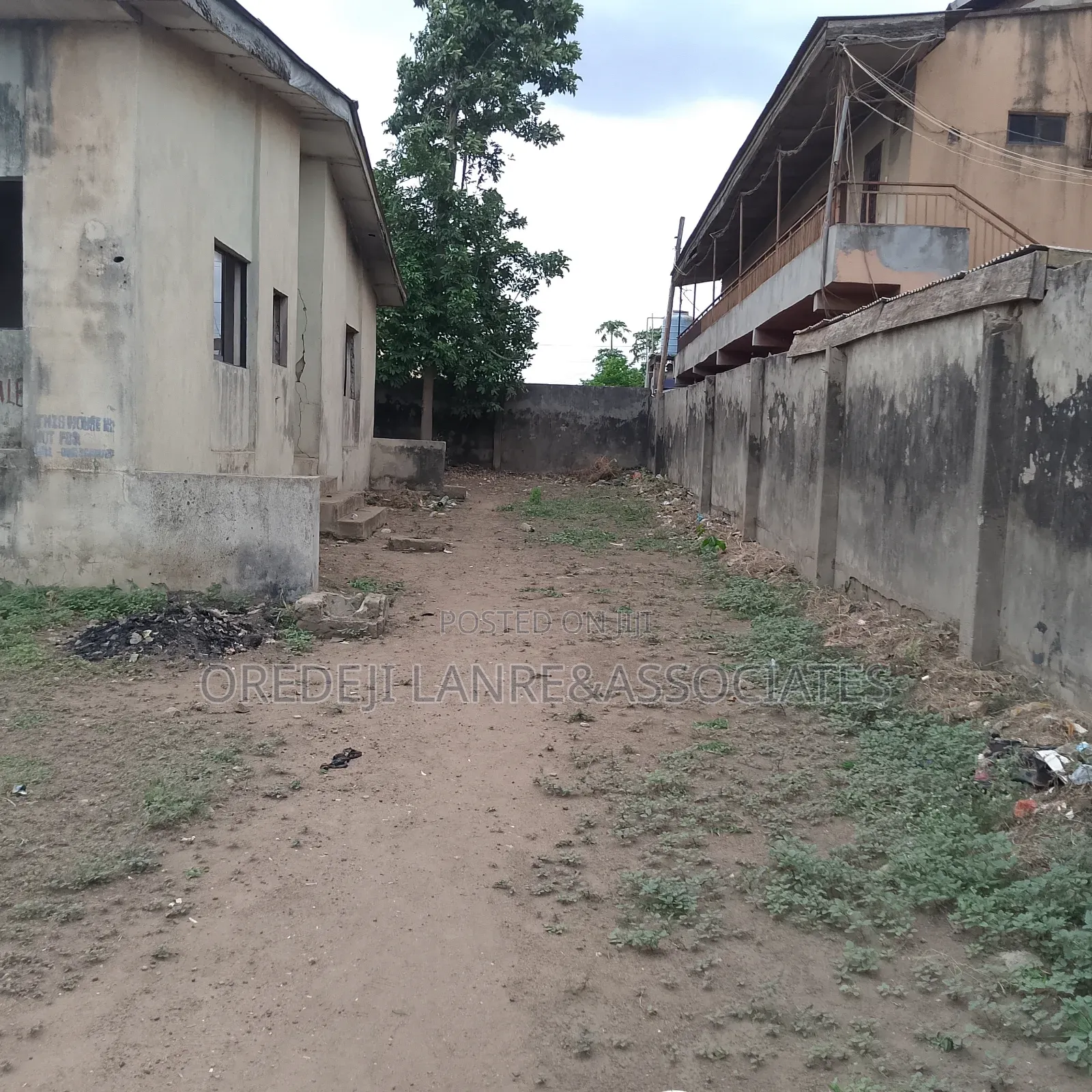 A Prime Multi-Purpose Commercial 1220sqm Property for Sale. in Iju