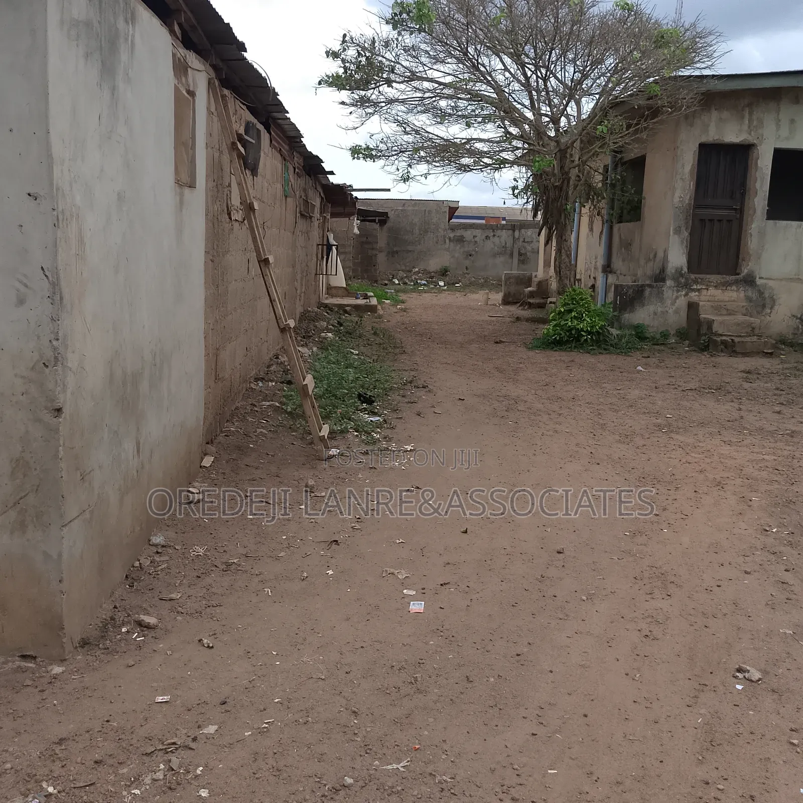 A Prime Multi-Purpose Commercial 1220sqm Property for Sale. in Iju