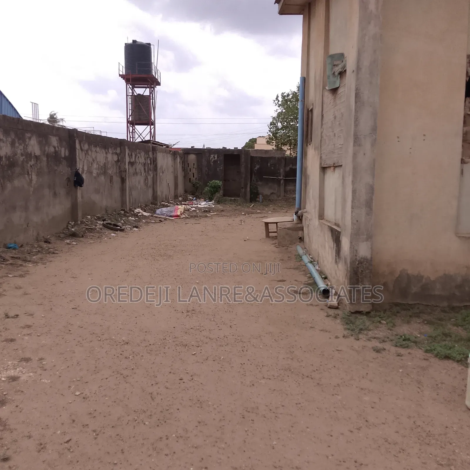 A Prime Multi-Purpose Commercial 1220sqm Property for Sale. in Iju