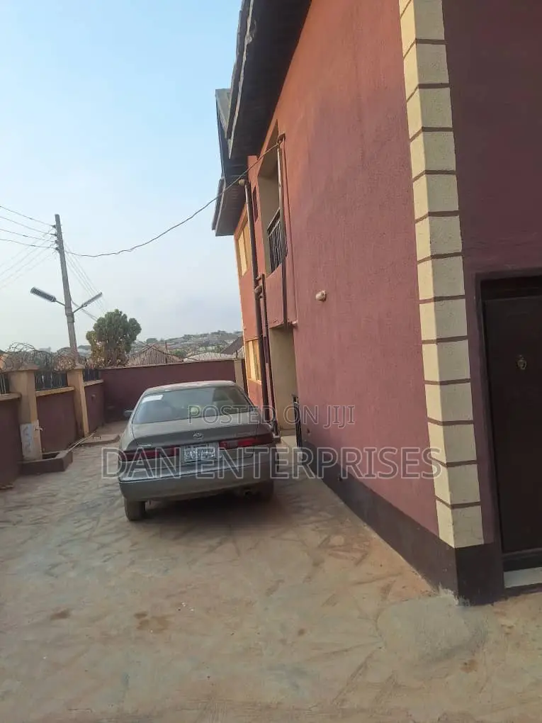 2bdrm Block of Flats in Sagamu Gra for sale in Sagamu