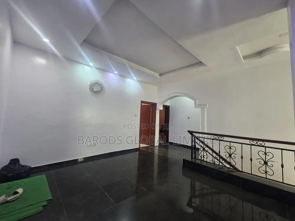 6bdrm Duplex in Lipede Estate,, Abeokuta South for sale in Abeokuta South