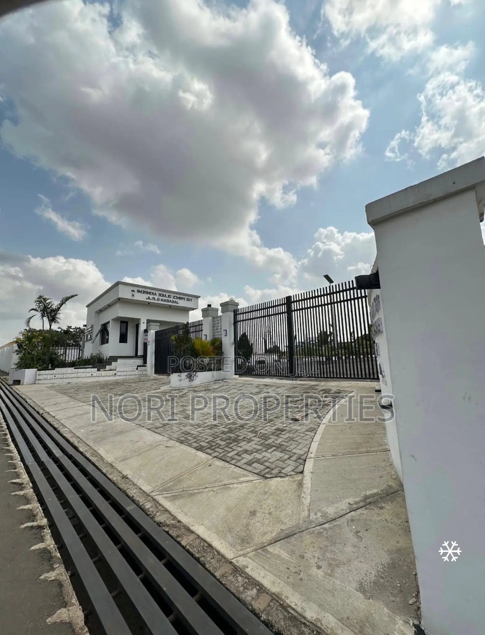 Lands for Sale at Prince Olaide Akinremi Jagaban Gra, Samonda. in Samonda