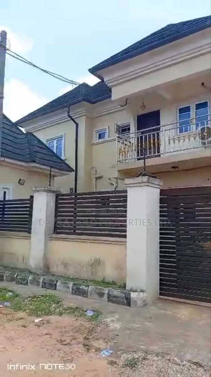 12bdrm Block of Flats in Benin City for sale in Benin City