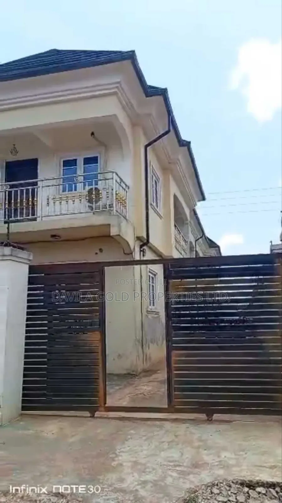 12bdrm Block of Flats in Benin City for sale in Benin City