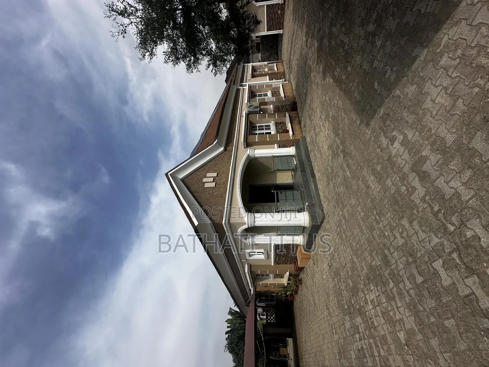 5bdrm Bungalow in Life Camp for sale in Life Camp