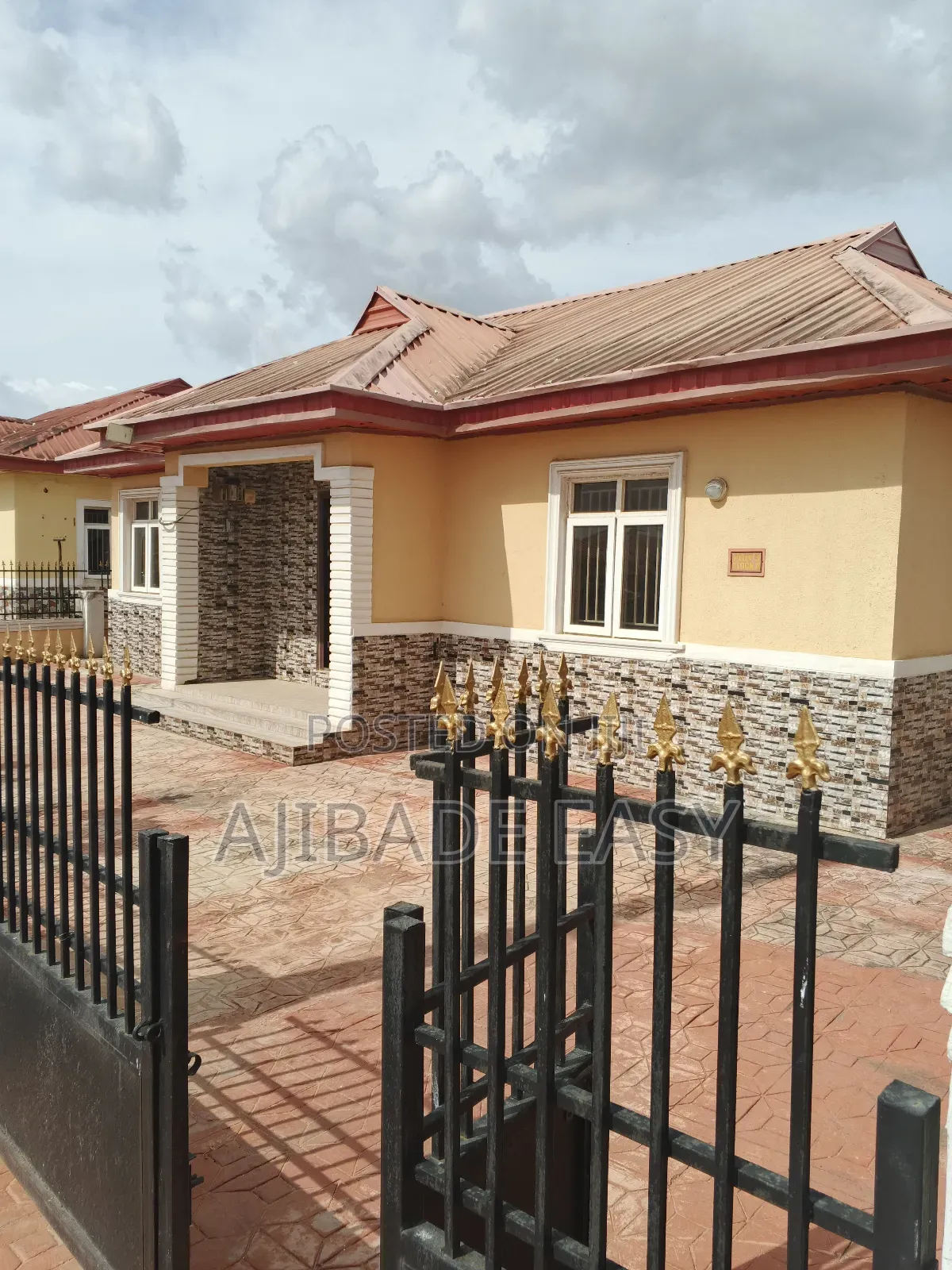 3bdrm Bungalow in Gold Estate, Ayobo for sale in Ayobo