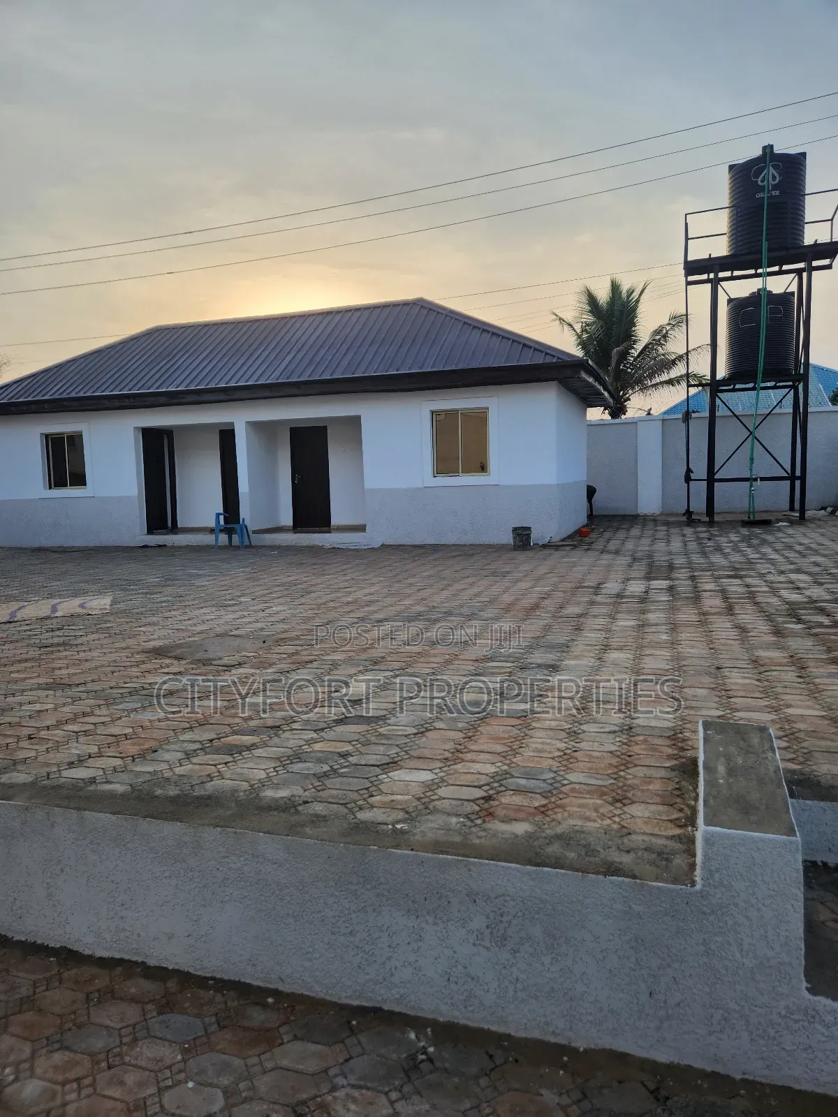 Furnished 6bdrm Duplex in Valencia, Dakwo District for sale in Dakwo District