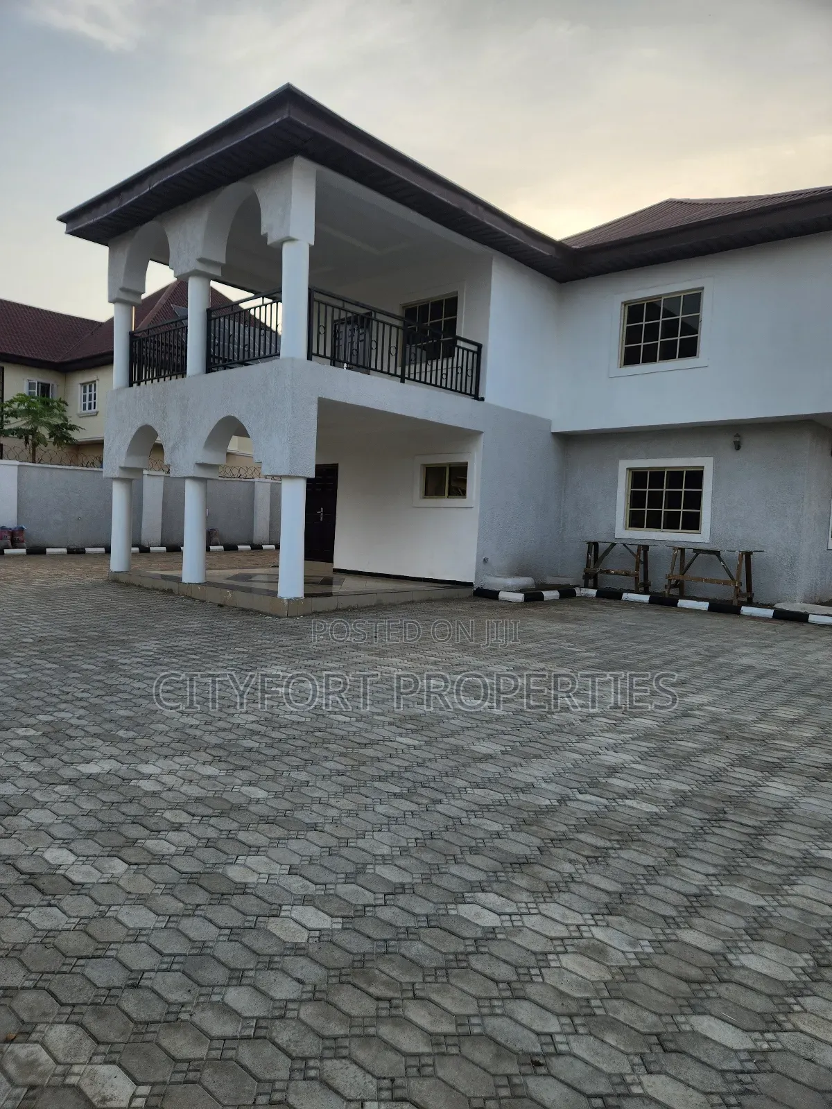Furnished 6bdrm Duplex in Valencia, Dakwo District for sale in Dakwo District