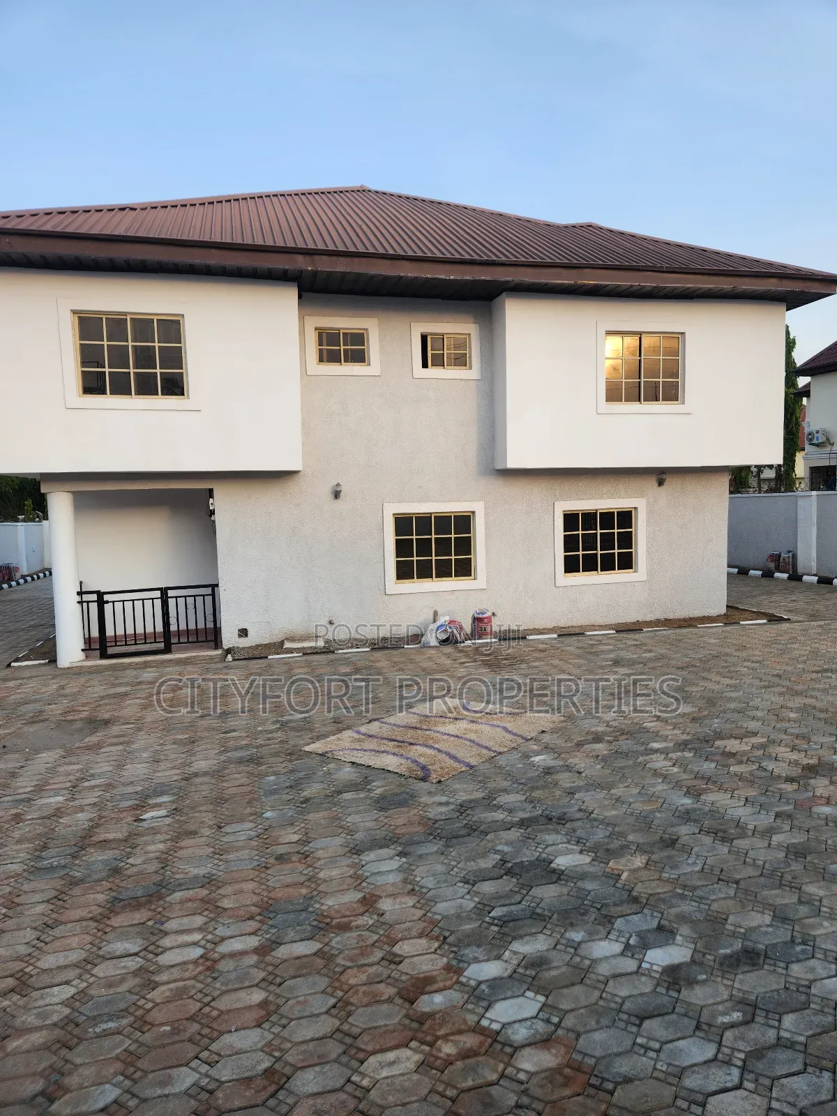 Furnished 6bdrm Duplex in Valencia, Dakwo District for sale in Dakwo District
