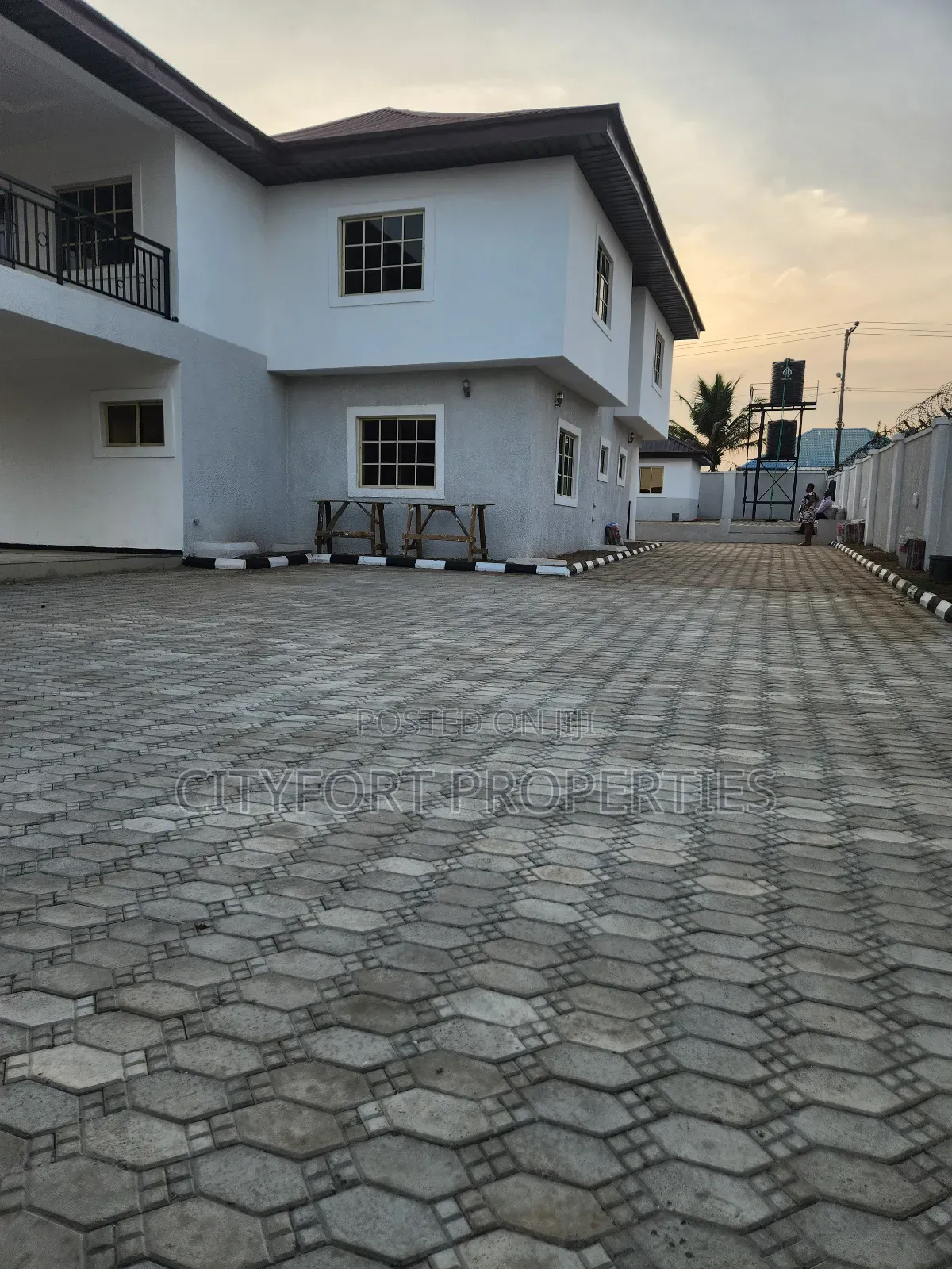 Furnished 6bdrm Duplex in Valencia, Dakwo District for sale in Dakwo District