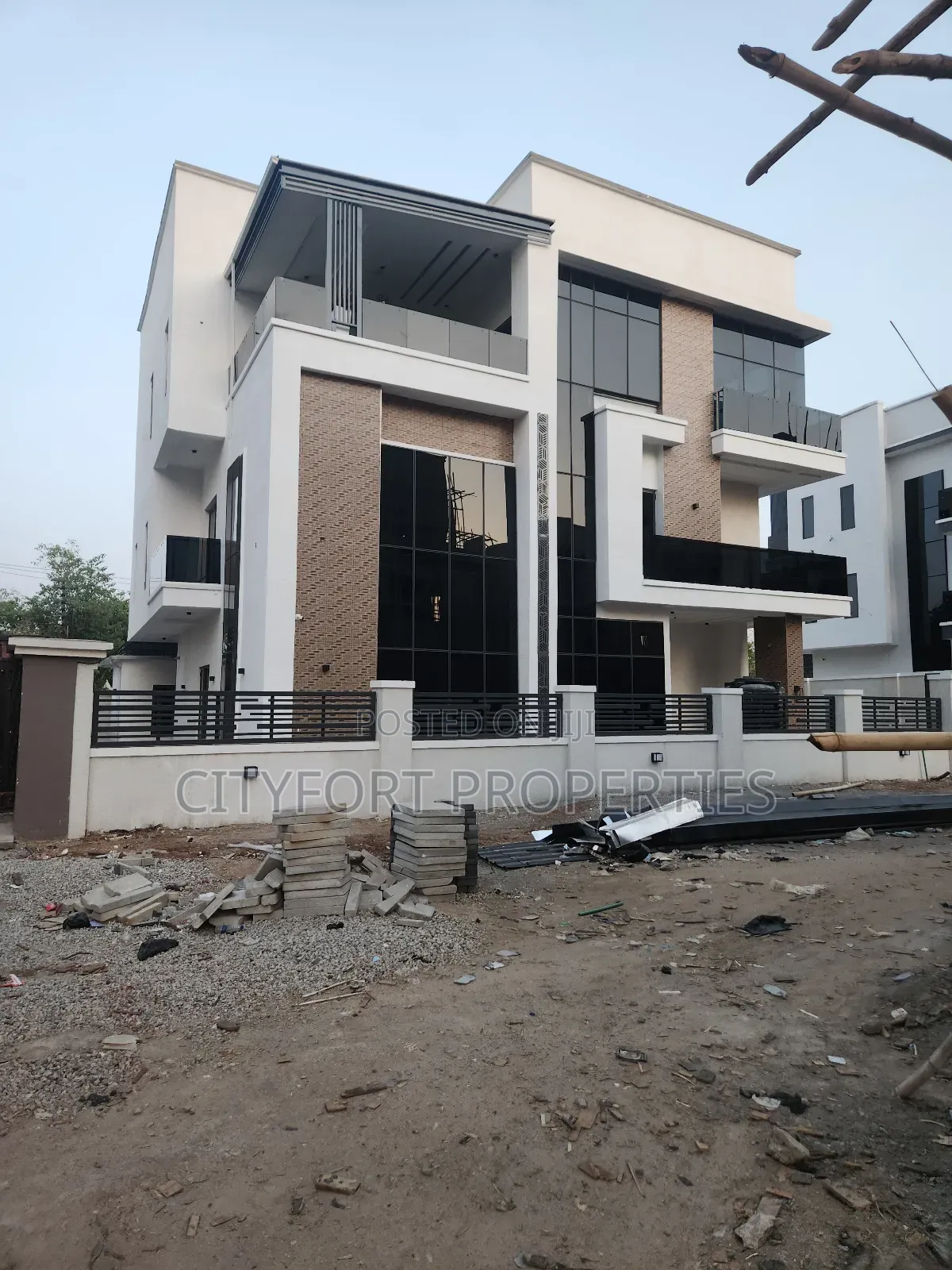 Furnished 6bdrm Mansion in Gaduwa for sale in Gaduwa