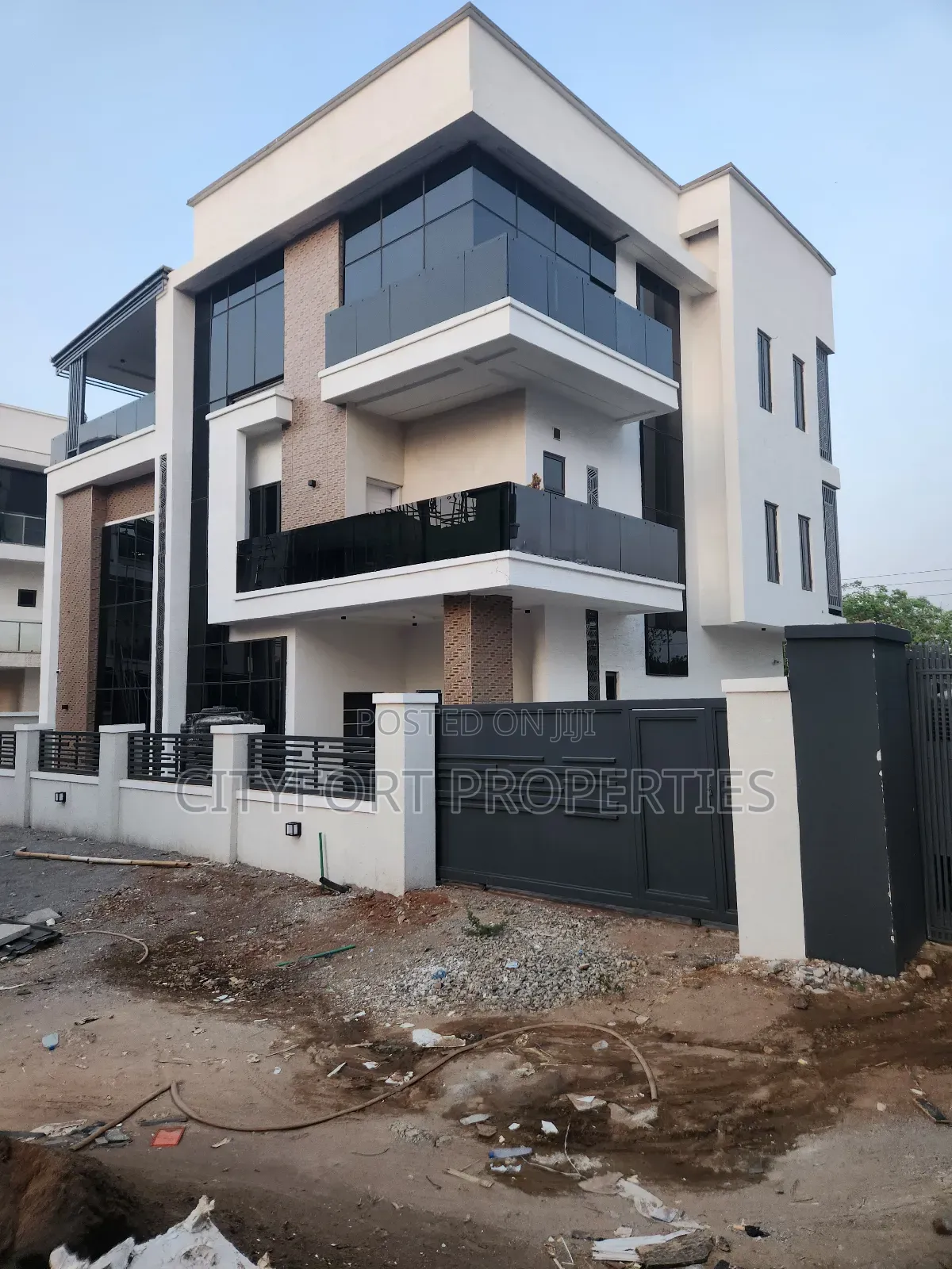 Furnished 6bdrm Mansion in Gaduwa for sale in Gaduwa