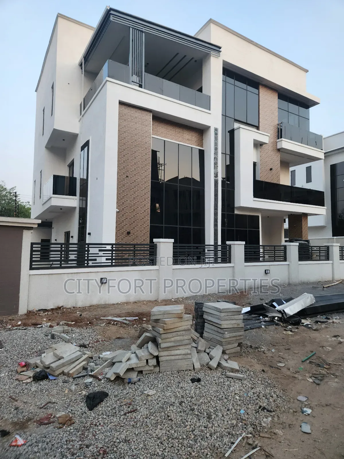 Furnished 6bdrm Mansion in Gaduwa for sale in Gaduwa