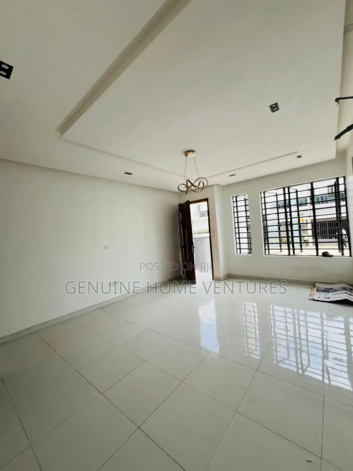 4bdrm Duplex in Ikota for sale in Ikota