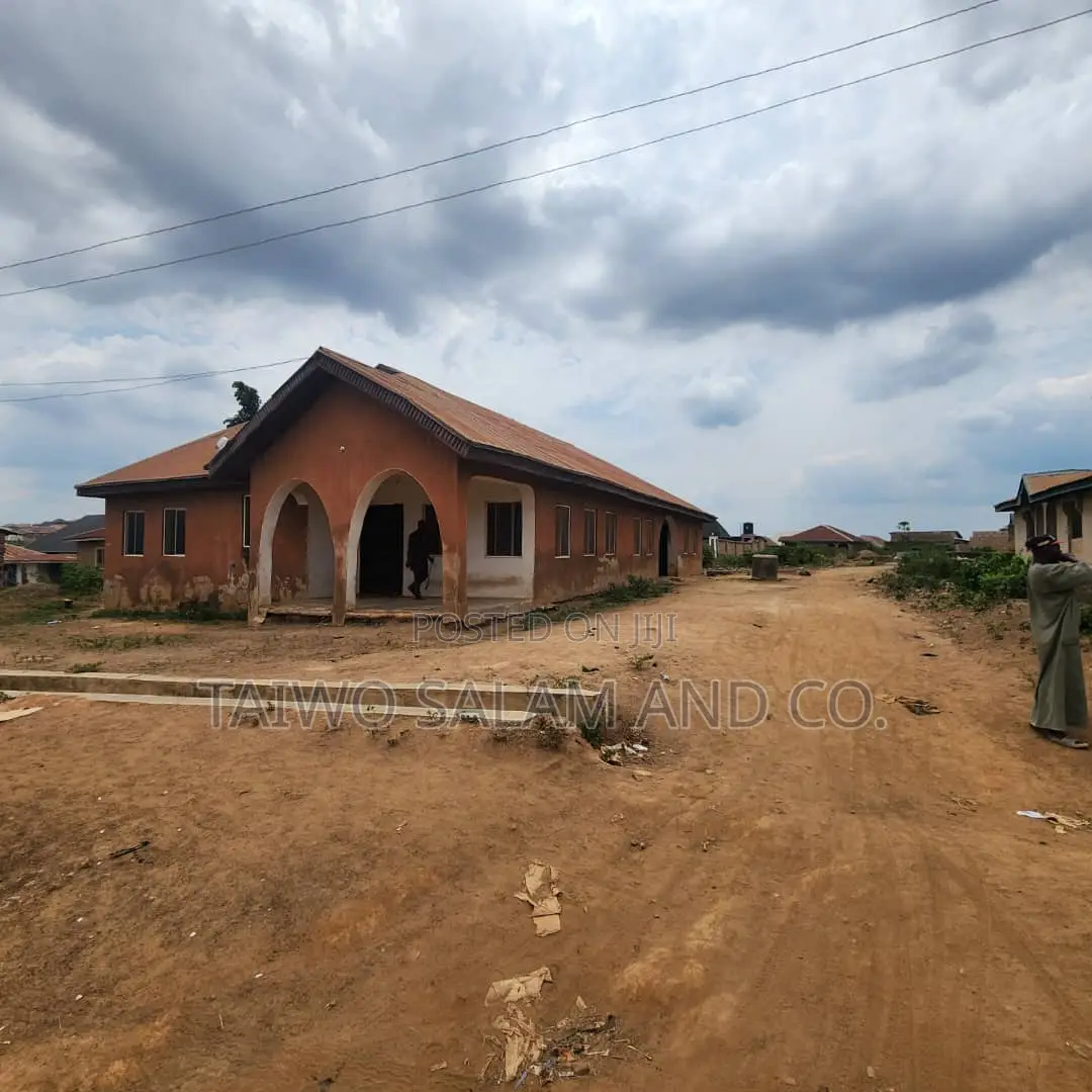 2bdrm Block of Flats in Iwo Road for sale in Iwo Road
