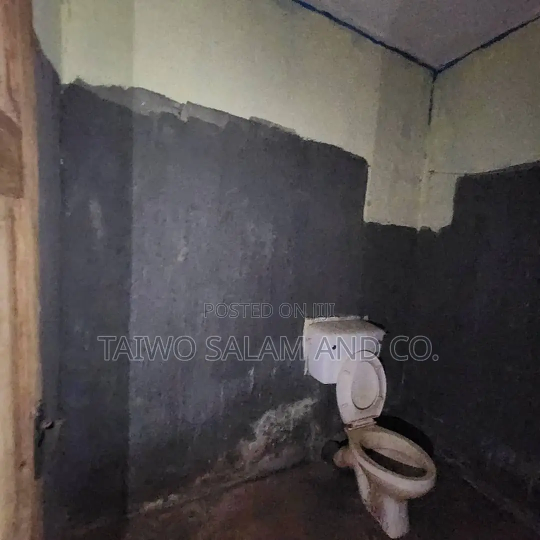 2bdrm Block of Flats in Iwo Road for sale in Iwo Road