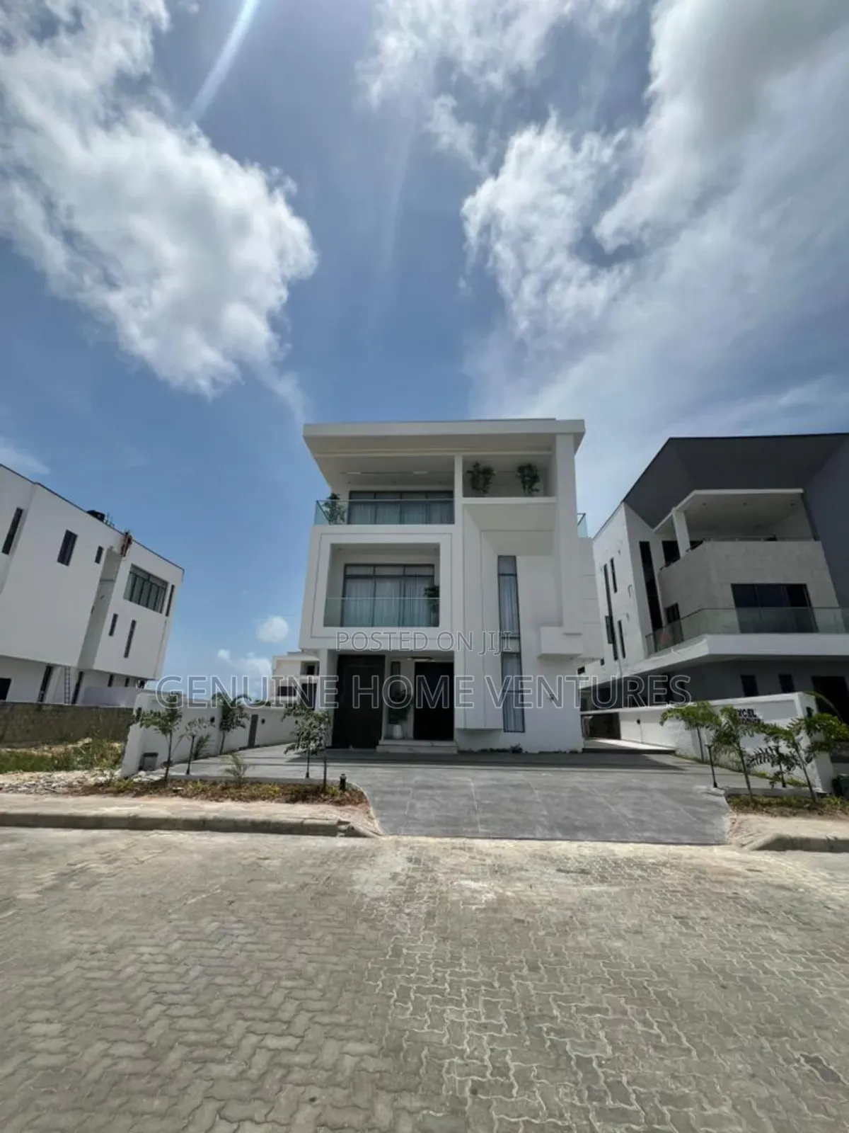 5bdrm Duplex in Ikate for sale in Ikate