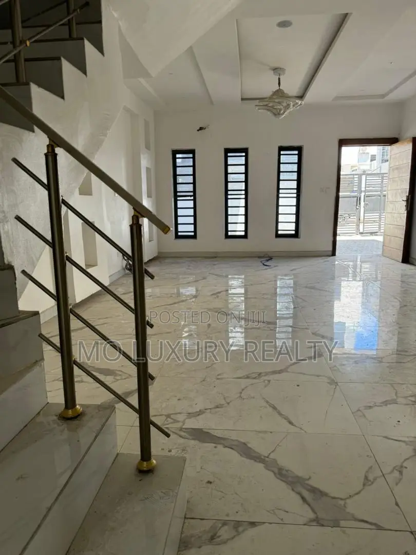 4bdrm Duplex in Lekki Phase 1 for sale in Lekki Phase 1