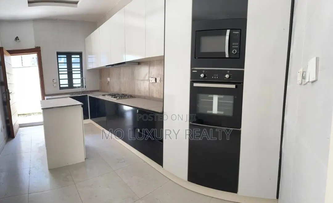 4bdrm Duplex in Lekki Phase 1 for sale in Lekki Phase 1
