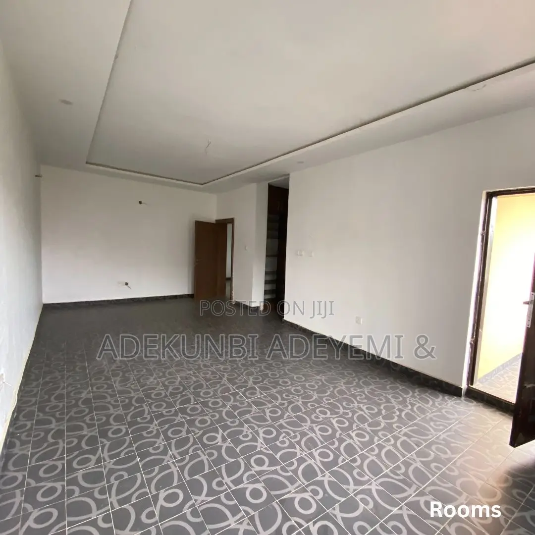 4bdrm Duplex in Life Camp for sale in Life Camp