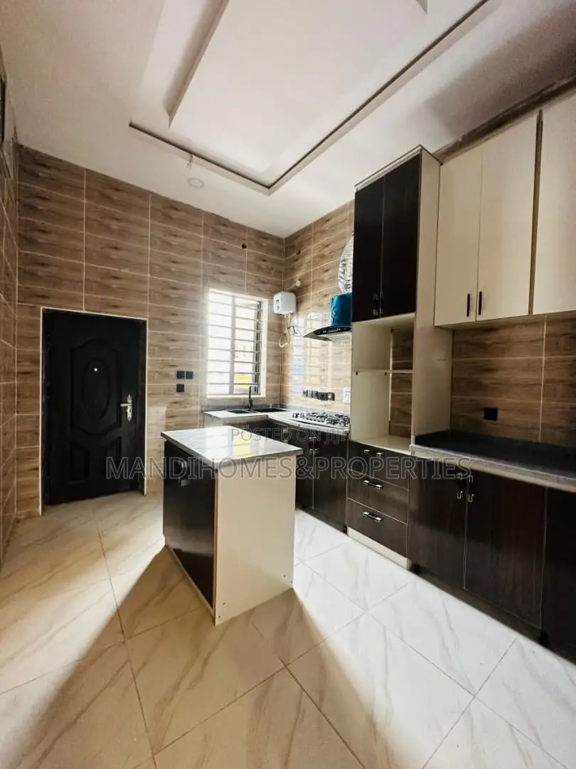 5bdrm Duplex in Ajah for sale in Ajah