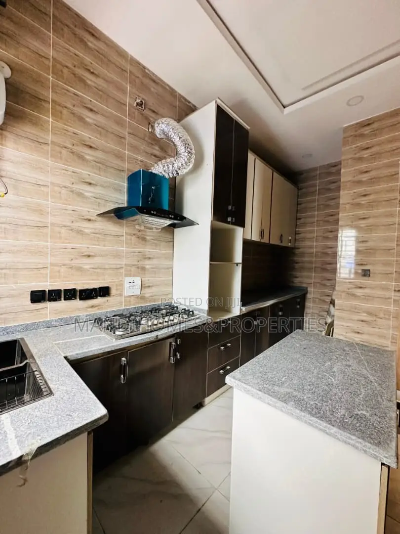 5bdrm Duplex in Ajah for sale in Ajah