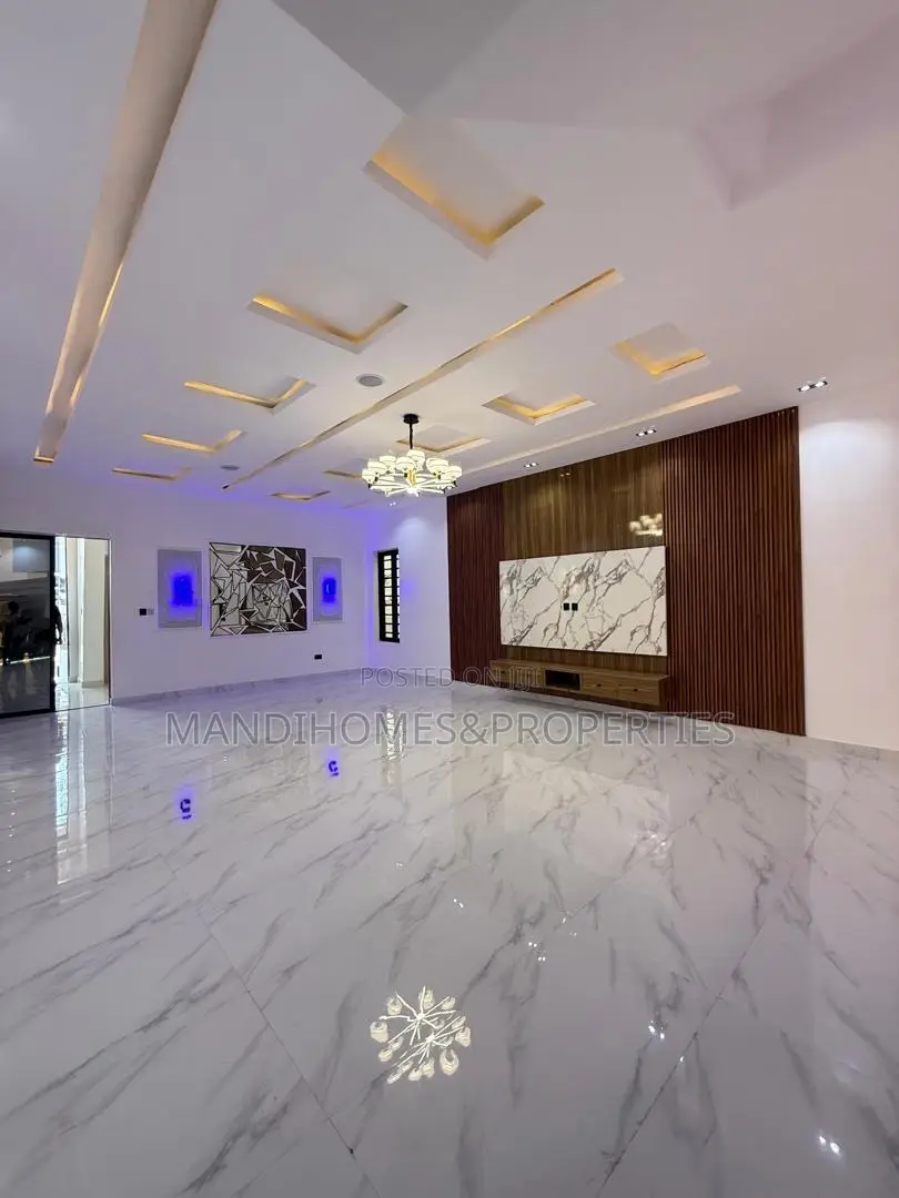 5bdrm Duplex in Lekki for sale in Lekki
