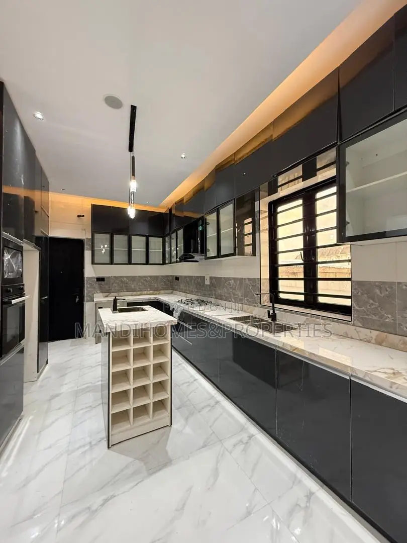 5bdrm Duplex in Lekki for sale in Lekki