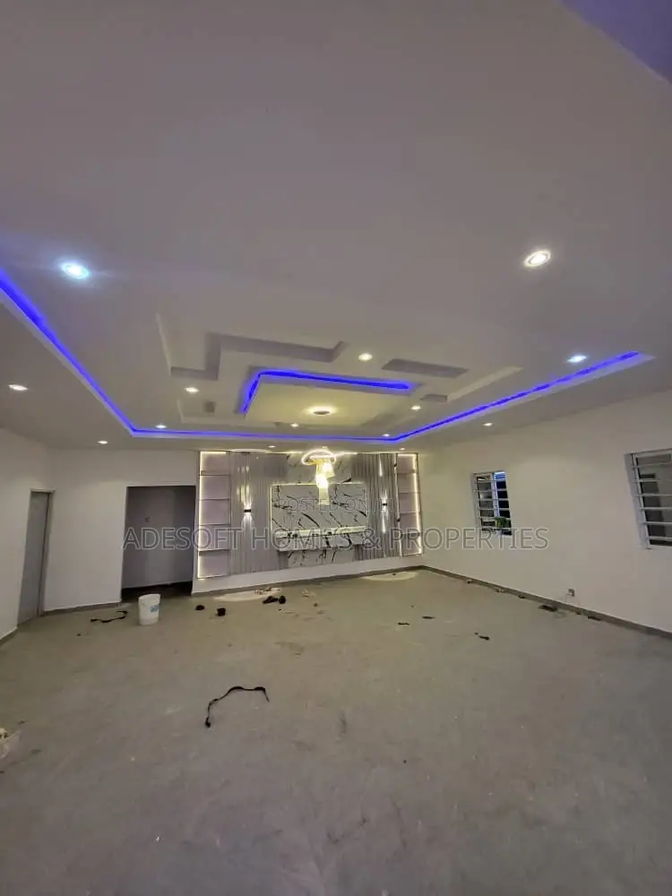 3bdrm Bungalow in Success Estate , for sale in Oluyole