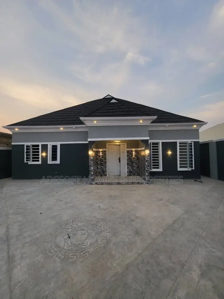3bdrm Bungalow in Success Estate , for sale in Oluyole